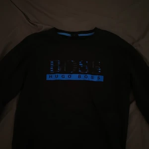 Hugo boss långärmad tröja - Pris kan diskuteras 