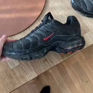 Jag säljer nu mina Nike tns dem är använda men hållit dem relativt fräscha - Bra