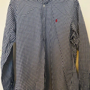 Ralph Lauren Skjorta - En riktig snygg Ralph Lauren Skjorta perfekt till sommaren. Utan några defekter.☀️⛱ Skick:10/10 Storleken är XL men passar nog L