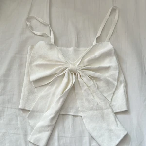 Topp - Söt topp men rosett på i xs