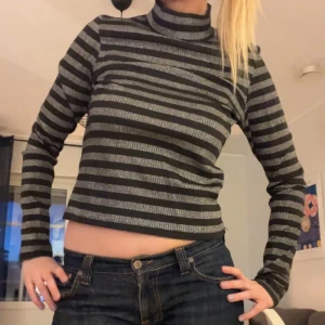 Randig, glittrig tröja - En randig och glittrig tröja som jag bara använt någon enstaka gång💓