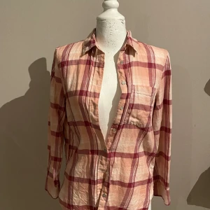 Rutig skjorta  - Aldrig använd 