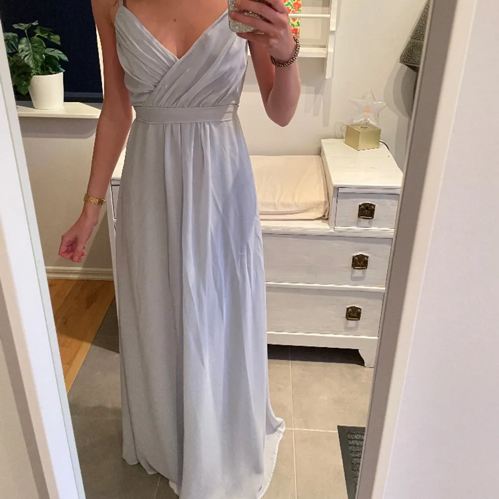Säljer nu denna ljusblå balklänning som jag aldrig fick användning för, då jag valde en annan. Den är från bubbleroom i storlek 34. Hör av dig vid frågor🥰. Klänningar.