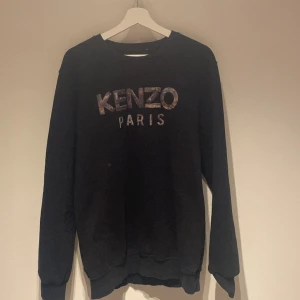 Kenzo tröja  - Fått i present. Osäker på äkthet, inget kvitto. Storlek M men passar L också. 