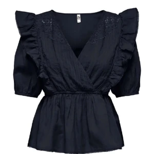 Volang top frun JDY😽 - Super fin topp, använder ej längre, INGA ÄRMAR💓💓