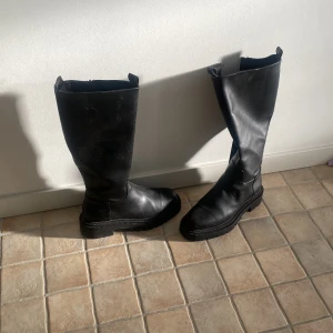 Stövlar - Stövlar i bra skick, storlek 39, använda 3 gånger
