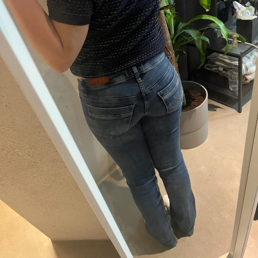 LTB jeans som är helt slutsålda, knappt användna då dom är försmå för mig, lowwaisted o sitter skit bra. Jeans & Byxor.