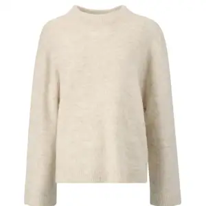 Söker denna tröja från Gina Tricot i beige eller i grå! I storlek xs✨🌸💕