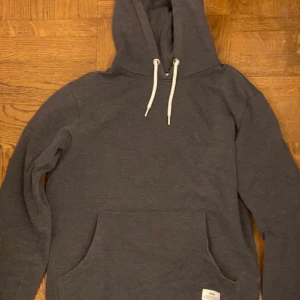 3 Hoodies (S) - Bra skick 29 kr styck. 80 kr vid köp av alla.