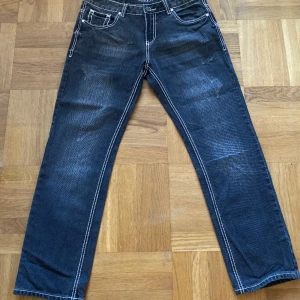 low waist jeans - Aldrig använda, nyskick då dom var för små för mig.