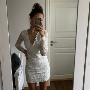 Klänning - Använd 1 gång, fint skick! Fin skolavslutnings/studentklänning