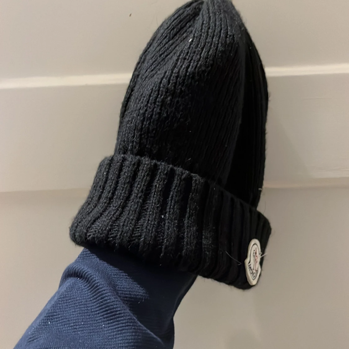 Svart moncler mössa - 90