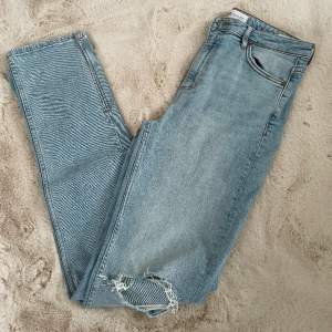 Säljer dessa fina jeans eftersom dom inte kommer till någon användning!  Aldrig använda pga. de är för långa på mig som är 1,56💞 