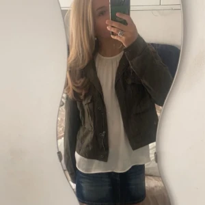 Blus  - Jätte fin blus från zara som bara är använd en gång. Nypris ca 499. Priset kan såklart diskuteras❤️