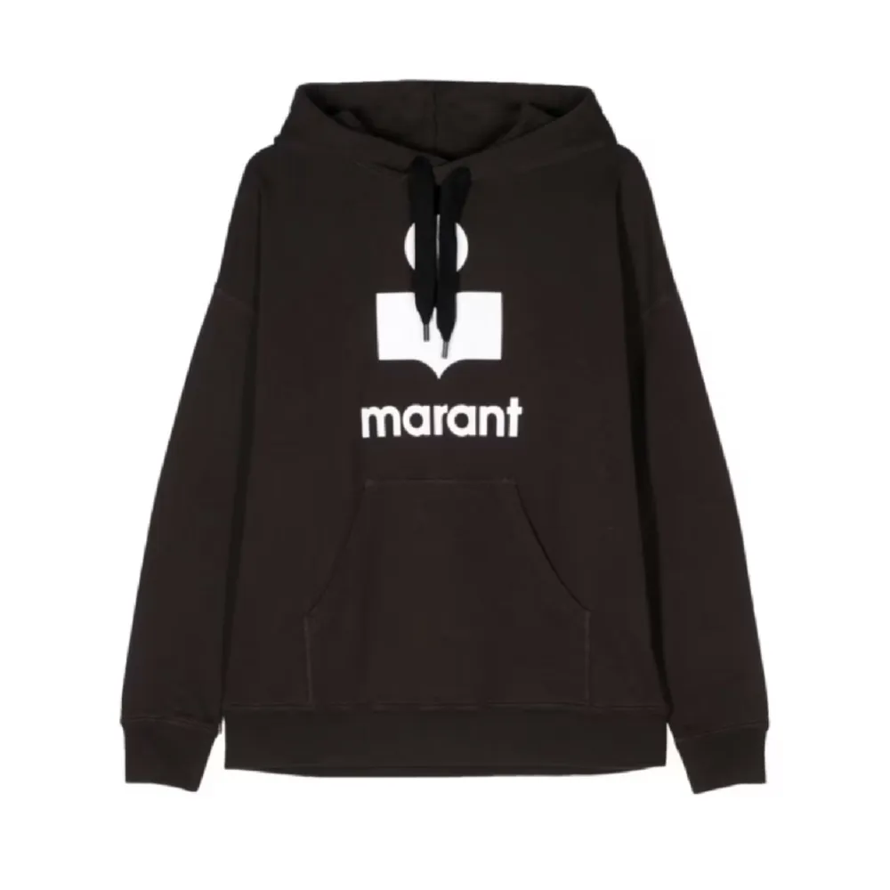 Säljer denna mörkbruna marant hoodie. Tecken på använd men fortfarande i fint skick❤️ har storlek M i vanliga fall och denna passar mig. Nypris runt 3500kr . Hoodies.