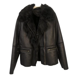 Päls jacka med läder  - Säljare denna pälsjackan/läderjackan från Ikks! nyskick, storlek 36/38 