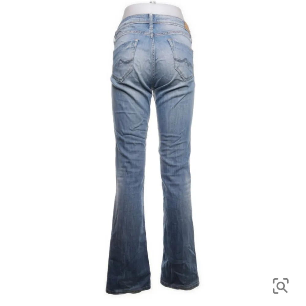 Ett par ljusblåa/mellanblå pepe jeans som var lite korta på mig tyvärr💞storlek 28/33 ungeför som en S. Jeans & Byxor.