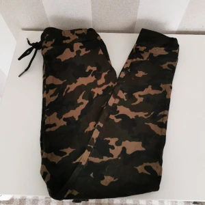 Byxor  - Fint använt skick 