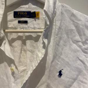 Ralph lauren linne skjorta i storlek M.   Nypris ca 1500 kr