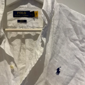 Ralph lauren linne skjorta - Ralph lauren linne skjorta i storlek M.   Nypris ca 1500 kr