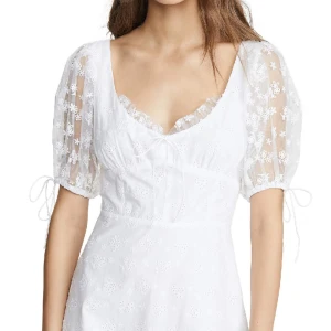 Studentklänning  - Studentklänning från For Love And Lemons. Aldrig använd. I storlek L. 