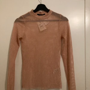 Fishnet top/fisknätströja  - Oanvänd topp från bik bok! Laxrosa i färgen. 