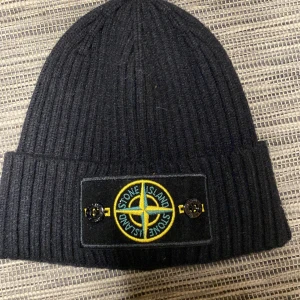 Stone island mössa - Knappt använd och i bra skick