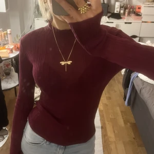 Tröja - Jätte fin mörkröd tröja❣️