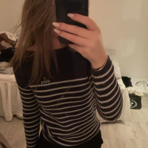 Stickad tröja  - Stickad tröja med båthals. Kommer inte längre till användning. 