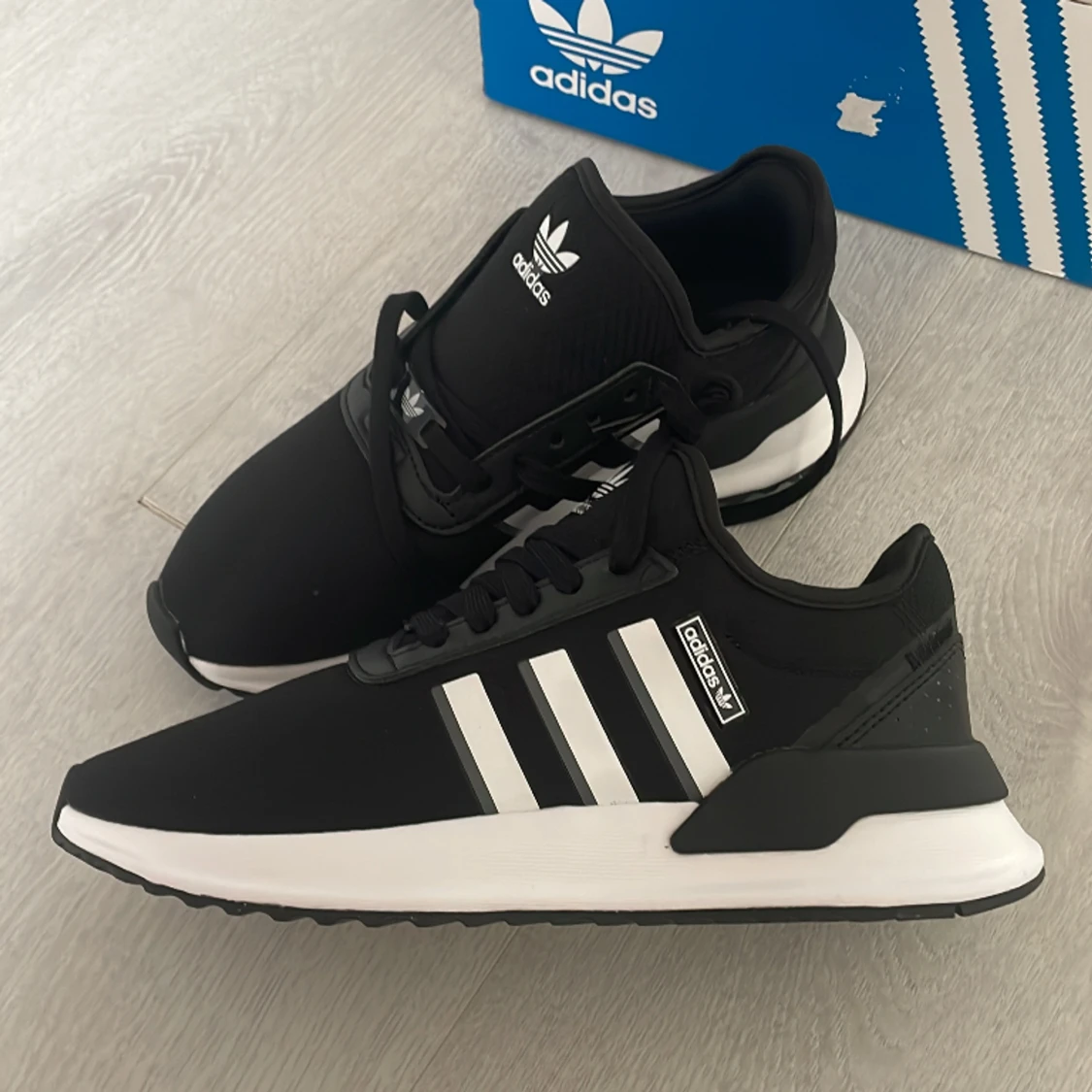 Helt nya adidas skor - 91