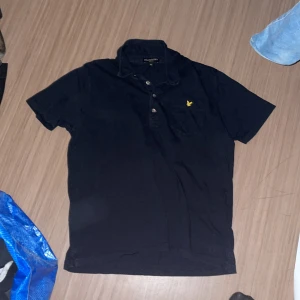 Piké tröja - Hej säljer nu denna feta piké tröja från lyle and scott säljer på grund av att jag har tröttnat.  Hör av er vid frågor eller mer bilder😁