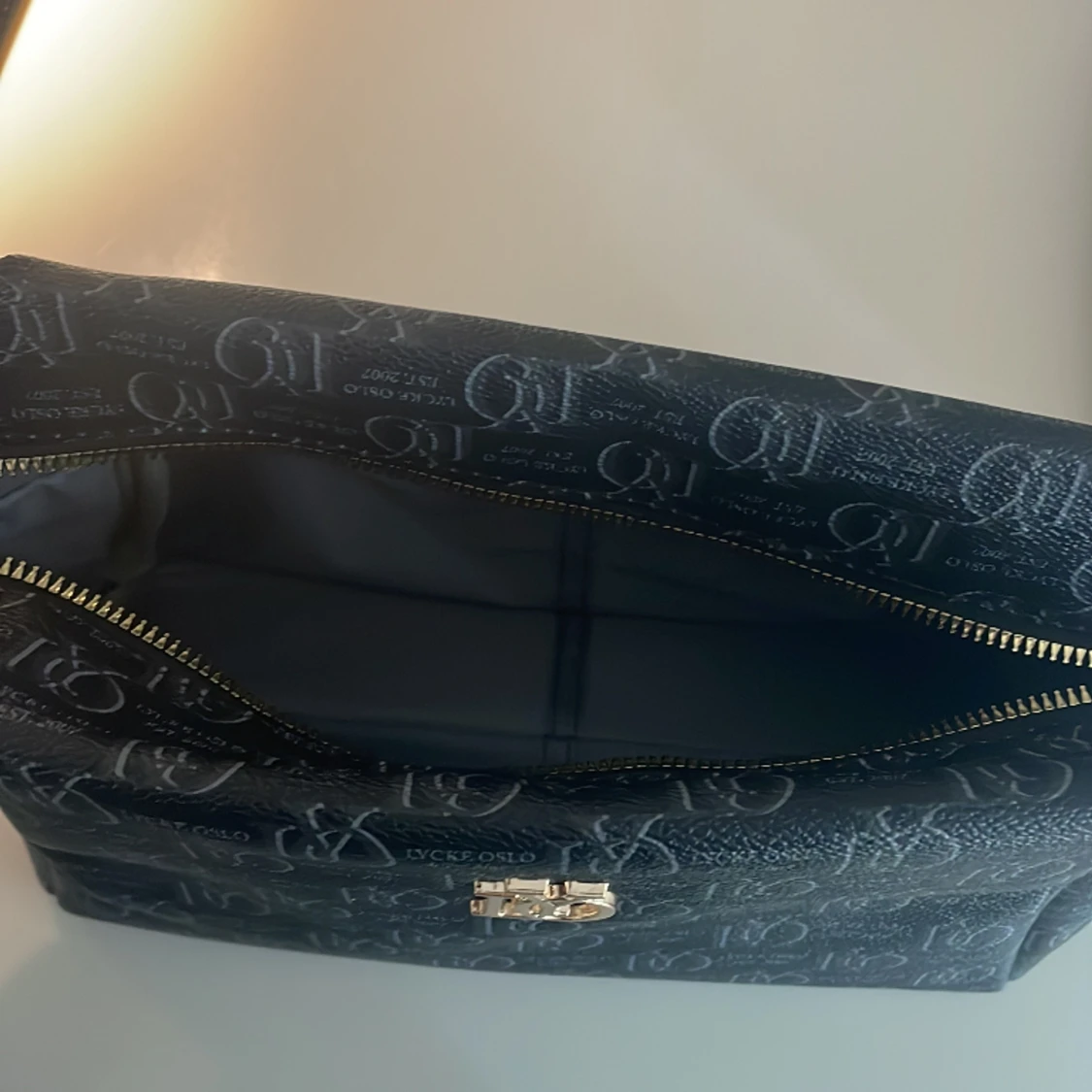 Svart necessär  - 90