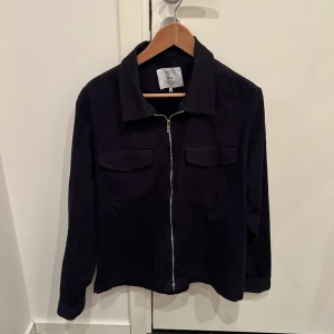 Bläck overshirt - Overshirt från bläck storlek M, men passar snarare S.