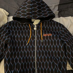 Kenzo kofta  - Säljer den för den är för stor för mig. 