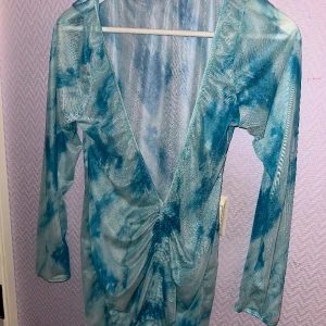 Dra över bikini på stranden plagg  - Man kan ha över bikini på stranden eller bara hemma, vet inte vad man kallar det 