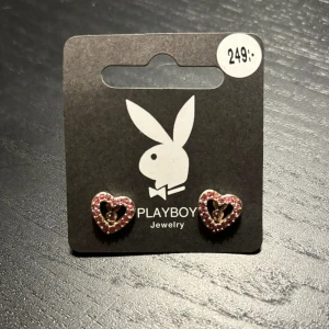 Playboy örhängen  - Oanvända örhängen!