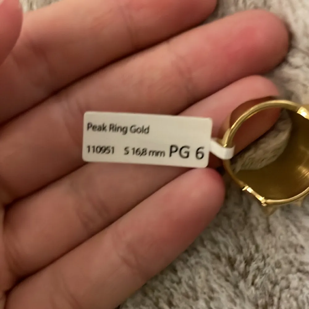En helt ny Edblad ring, säljer för att den är för liten. Accessoarer.