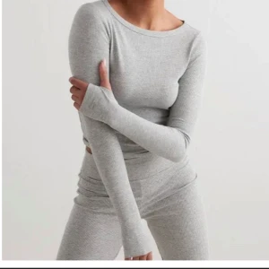 Grå långärmad tröja, HELT oanvänd med prislappar kvar! - En super snygg långärmad tröja från Lager 157 i storlek XS❣️ Tröjan är super mjuk och har inga defekter. KÖPAREN STÅR FÖR FRAKTEN ☺️