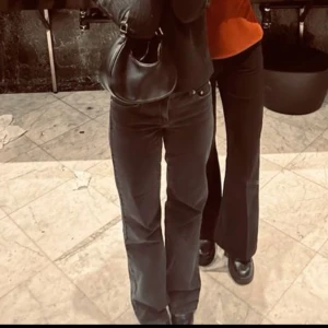 Lågmidjade jeans från nakd  - Så snygga jeans från nakd, sitter så fint på!! Säljer då jag har köpt en strl mindre🫶🏻 använda fåtal gånger 