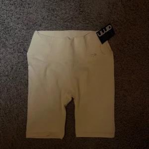 Aim’n shorts - Helt nya aim’n shorts. Aldrig använda och prislappen kvar. Vart fel storlek därav säljs de, skriv för frågor😊