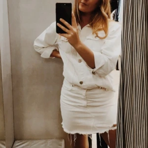 Vit jeansjacka - Bra skick, oversized i modellen