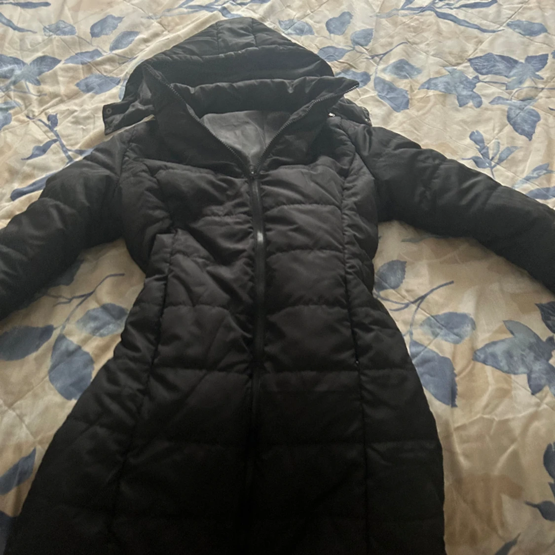 Svart jacka i storlek s