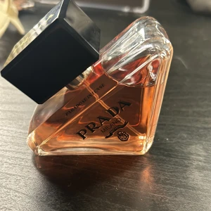 Prada paradoxe - Säljer en prada paradoxe intense då jag köpte fel. 50ml, köpt på kicks