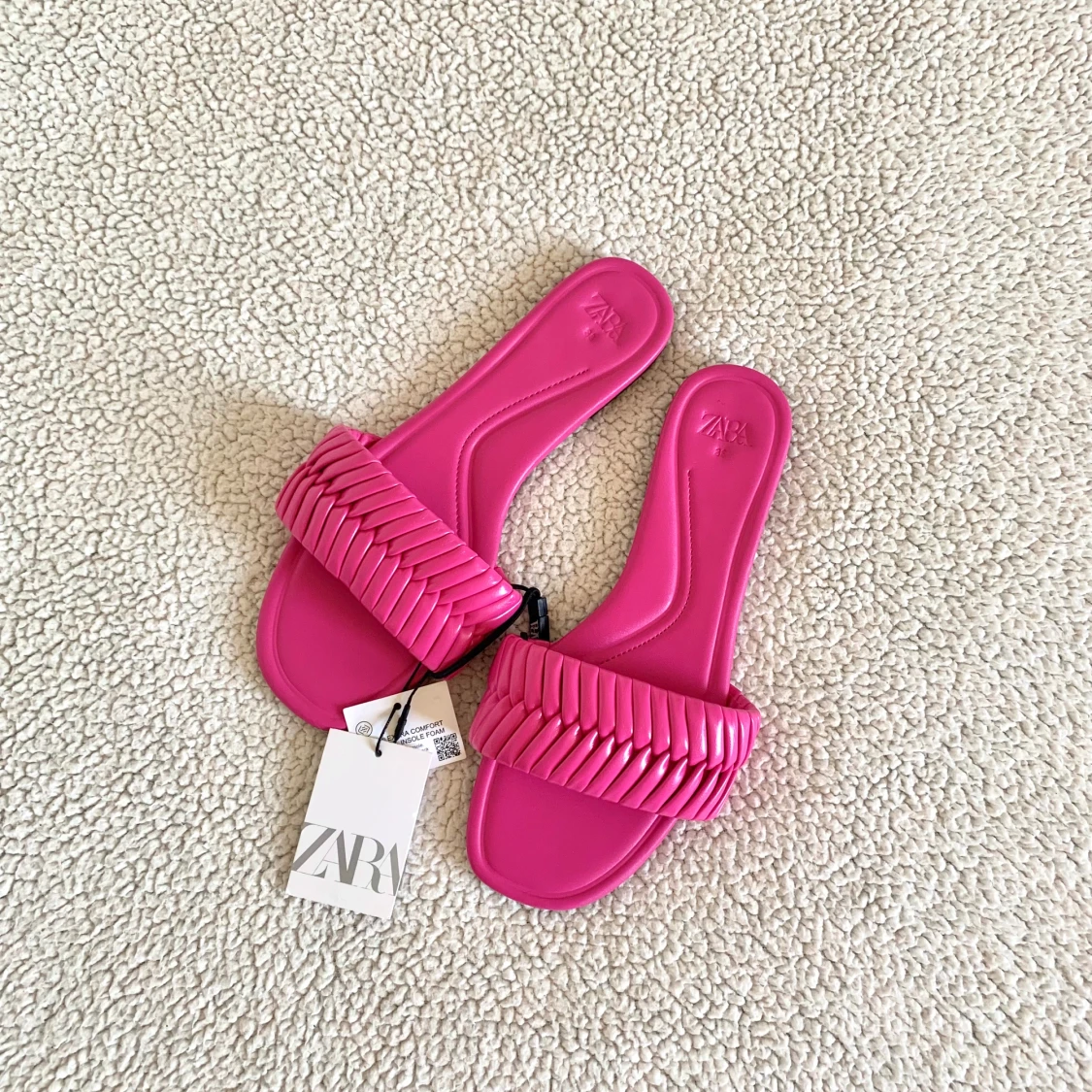 ZARA cerisefärgade platta sandaler - 91