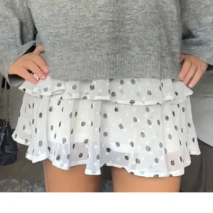 Prickig kjol - 💓går att vika till lågmidjad och ha som topp!