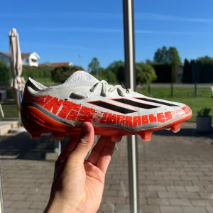 Adidas fotbollsskor - Adidas X Speedportal i väldigt bra skick! Sparsamt använda då de inte passar mig. Storlek 41 och 1/3