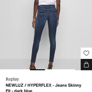 Replay jeans - Sjukt snygga replay jeans Storlek 27 i midja  28 längd Tyvärr passar dom inte mig men riktigt snygga är dom. Nypris är 1795:- Säljer för 500:- vid snabb och smidigt köp.