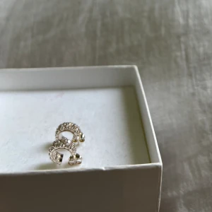 Örhängen silver - Väldigt stilrena örhängen i silver💗 Endast provade