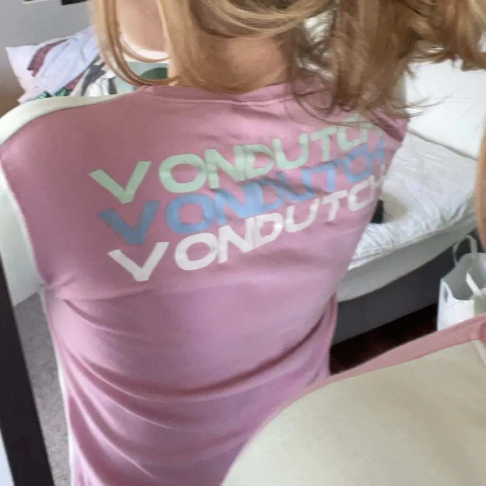 Supercool och unik vintage tröja från Vondutch!! . Toppar.