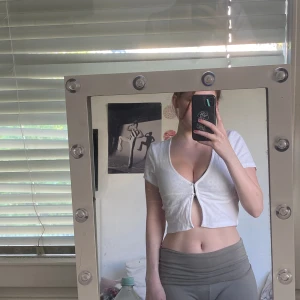 topp med insytt hjärtmönster  - Söt på men har inte kommit till användning 